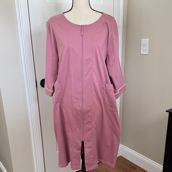 Pink Zip-Up lightweight Robe - Picture 2 of 7